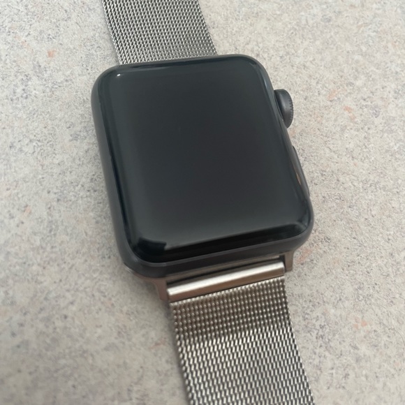 Apple Watch series 3 38mm perfect condition - Picture 3 of 3